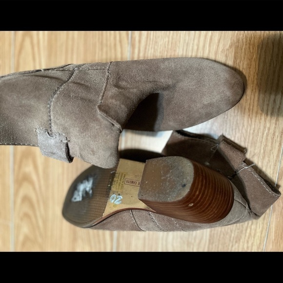 Vince Camuto VC -Maves Booties size 6.5 - Picture 4 of 6